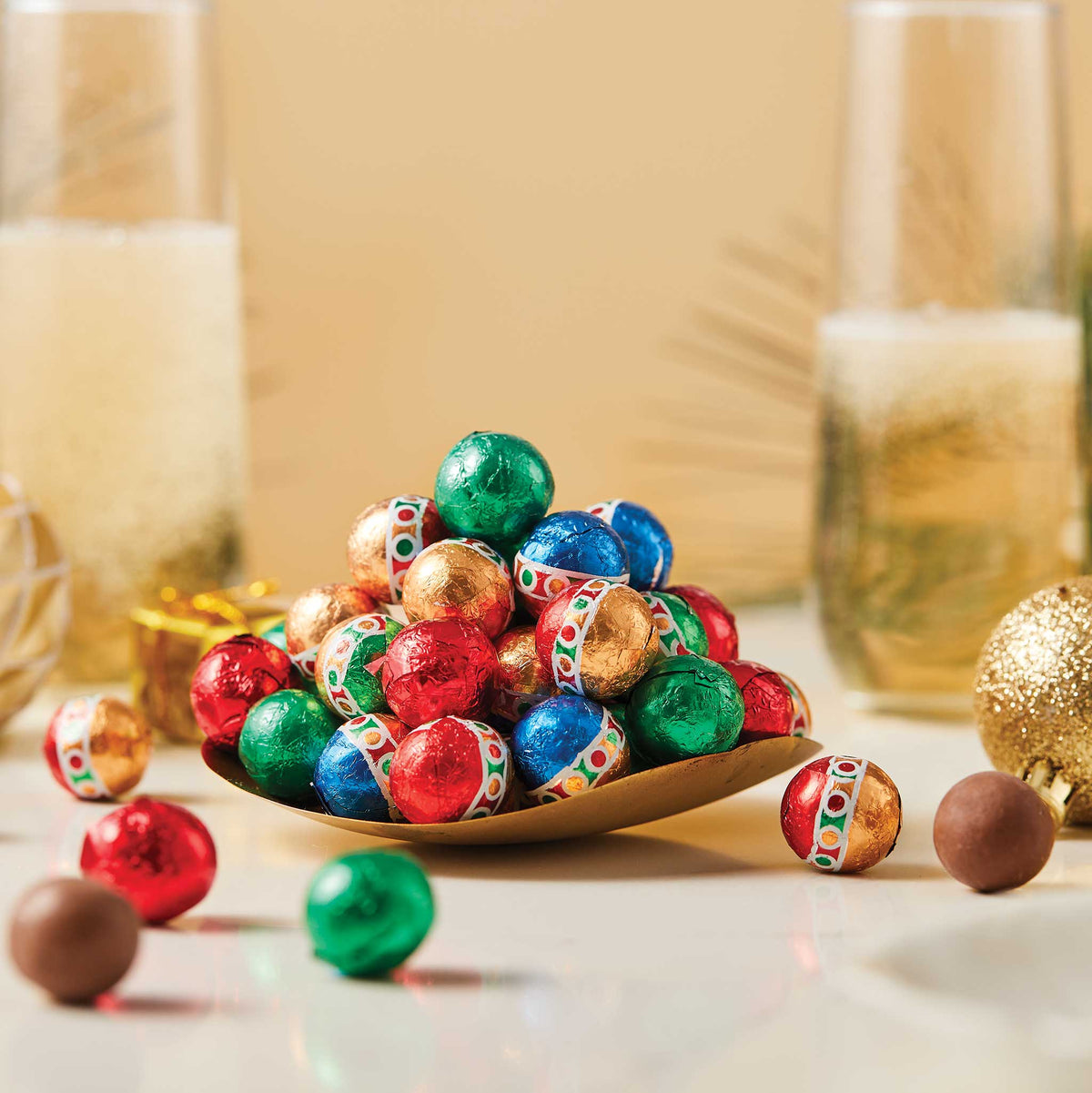 Solid Chocolate Christmas Balls Milk 16 oz.