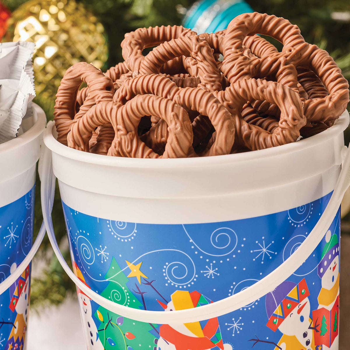 Holiday Pretzel Pail Milk 16 oz.